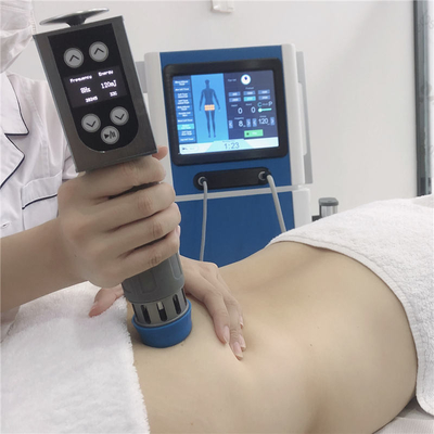 요통은 2개의 손잡이를 가진 충격파 체중 감소 기계를 구호합니다